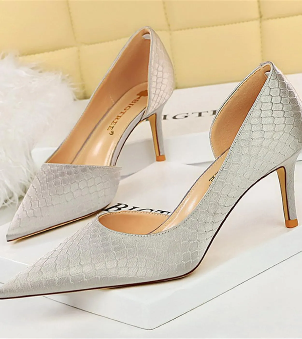 2023 Donna 75cm 105cm Tacchi alti Décolleté a serpentina Lady Plus Size Raso di seta da sposa Tacchi a spillo Tacchi bassi Mod