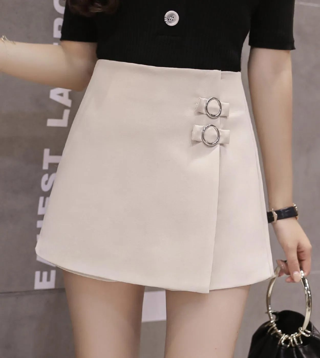 2023 Nuovi pantaloncini a vita alta Gonne Moda estiva da donna Bottoni Pantaloncini neri Culotte casual da donna