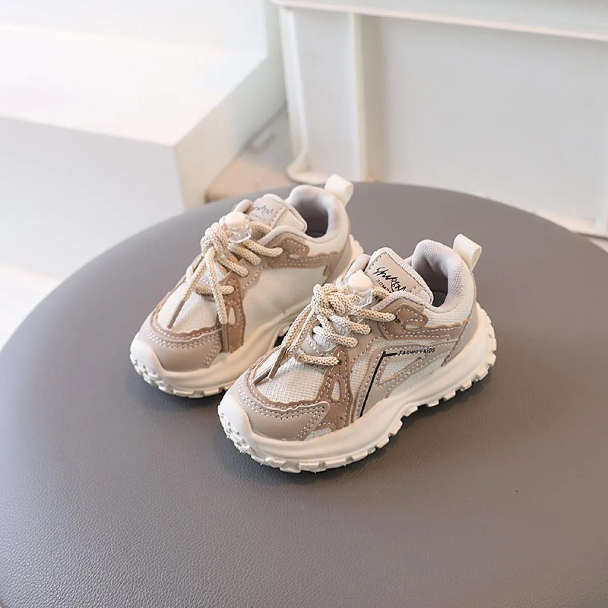 2023 Scarpe per bambini Moda casual Scarpe sportive per ragazzo all'aperto Strisce leggere Scarpe da ginnastica da corsa traspir