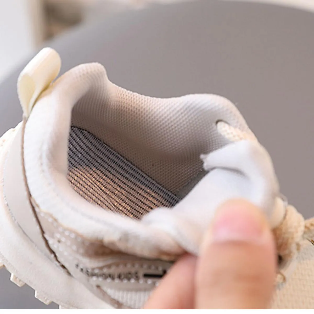 2023 Scarpe per bambini Moda casual Scarpe sportive per ragazzo all'aperto Strisce leggere Scarpe da ginnastica da corsa traspir