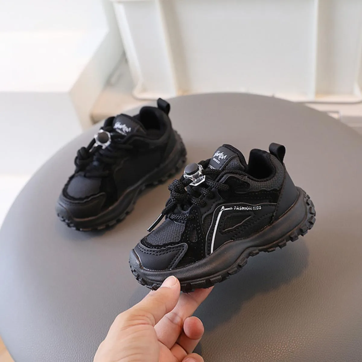 2023 Scarpe per bambini Moda casual Scarpe sportive per ragazzo all'aperto Strisce leggere Scarpe da ginnastica da corsa traspir