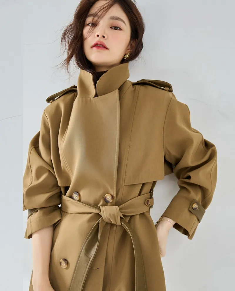23 Nuova manica lucida autunnale Temperamento casual Pendolarismo Drappeggiato e fresco Elegante giacca a vento corta con pelle