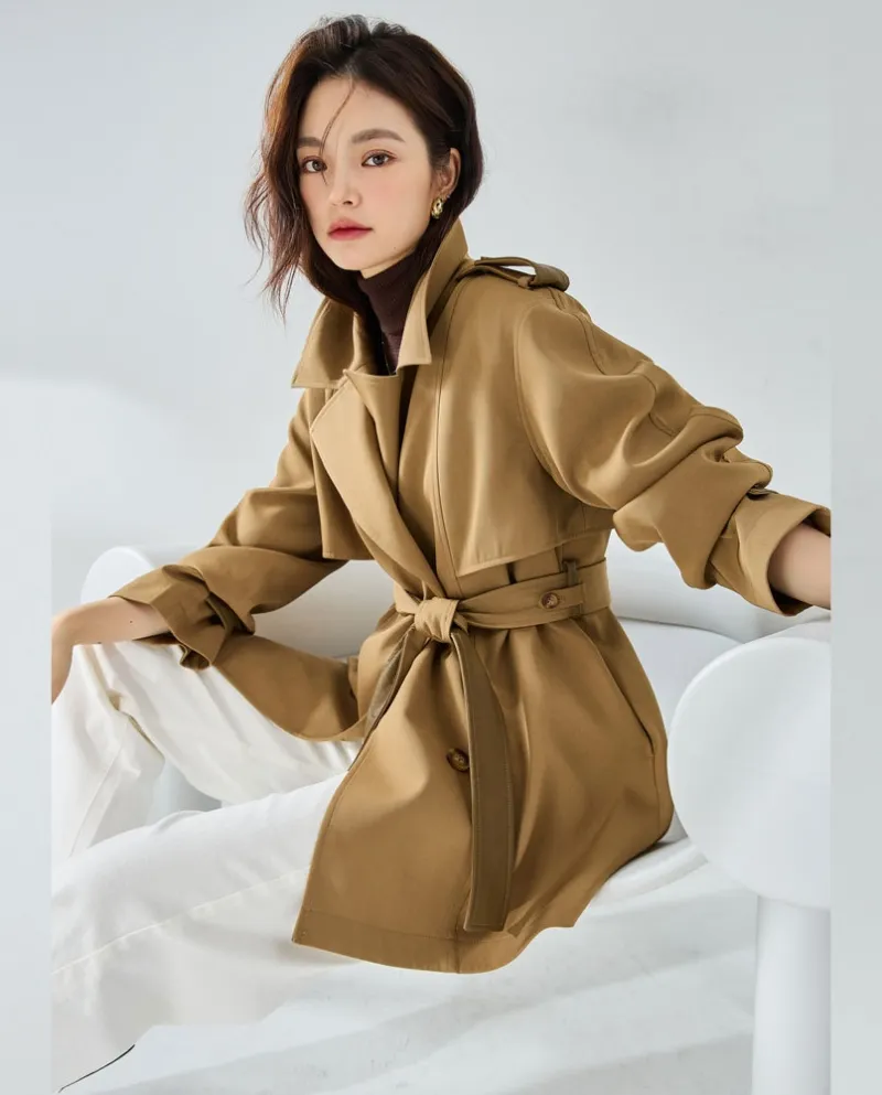 23 Nuova manica lucida autunnale Temperamento casual Pendolarismo Drappeggiato e fresco Elegante giacca a vento corta con pelle