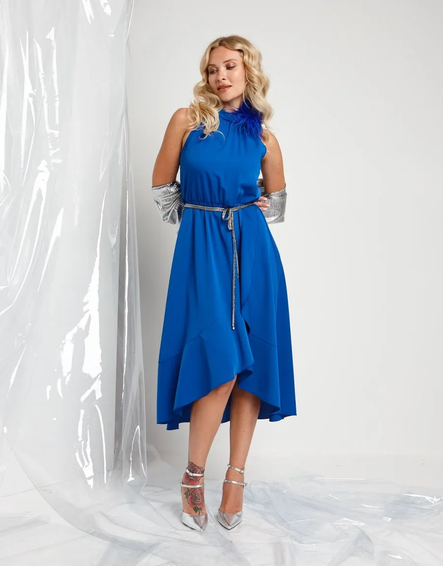Abito con scollo all'americana e gonna asimmetrica