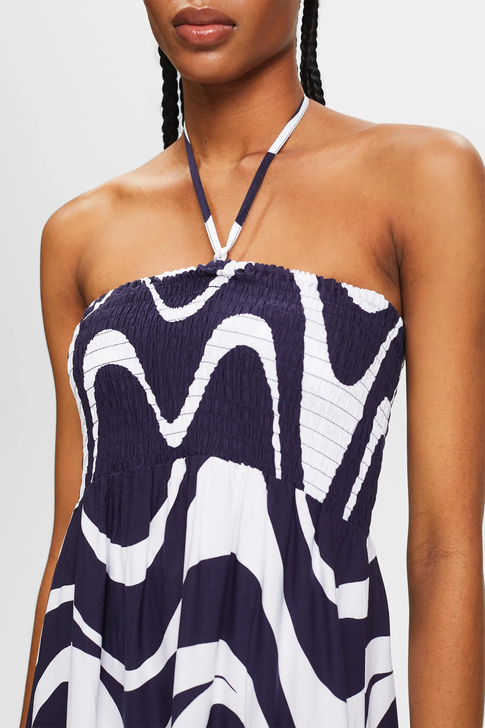 Abito maxi con stampa e allacciatura al collo
