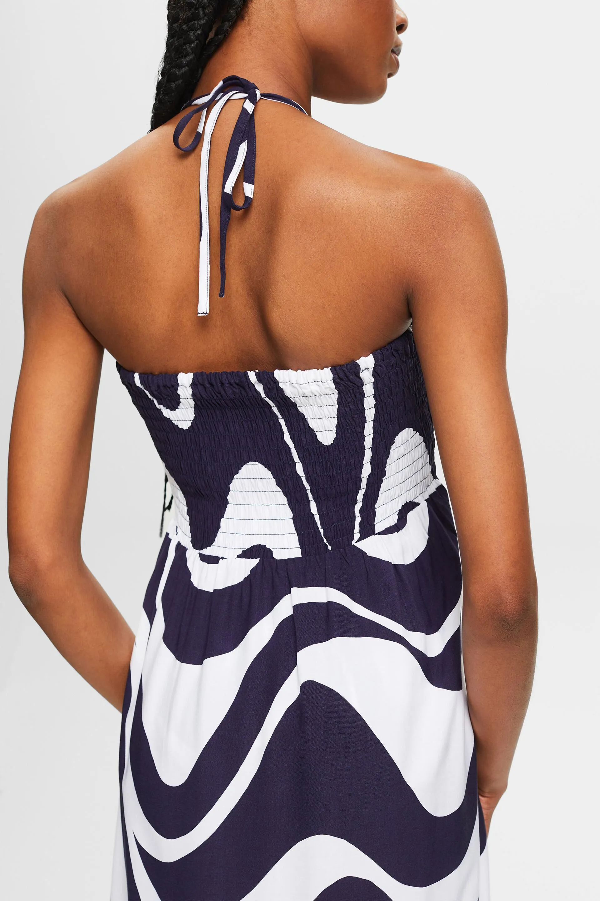 Abito maxi con stampa e allacciatura al collo