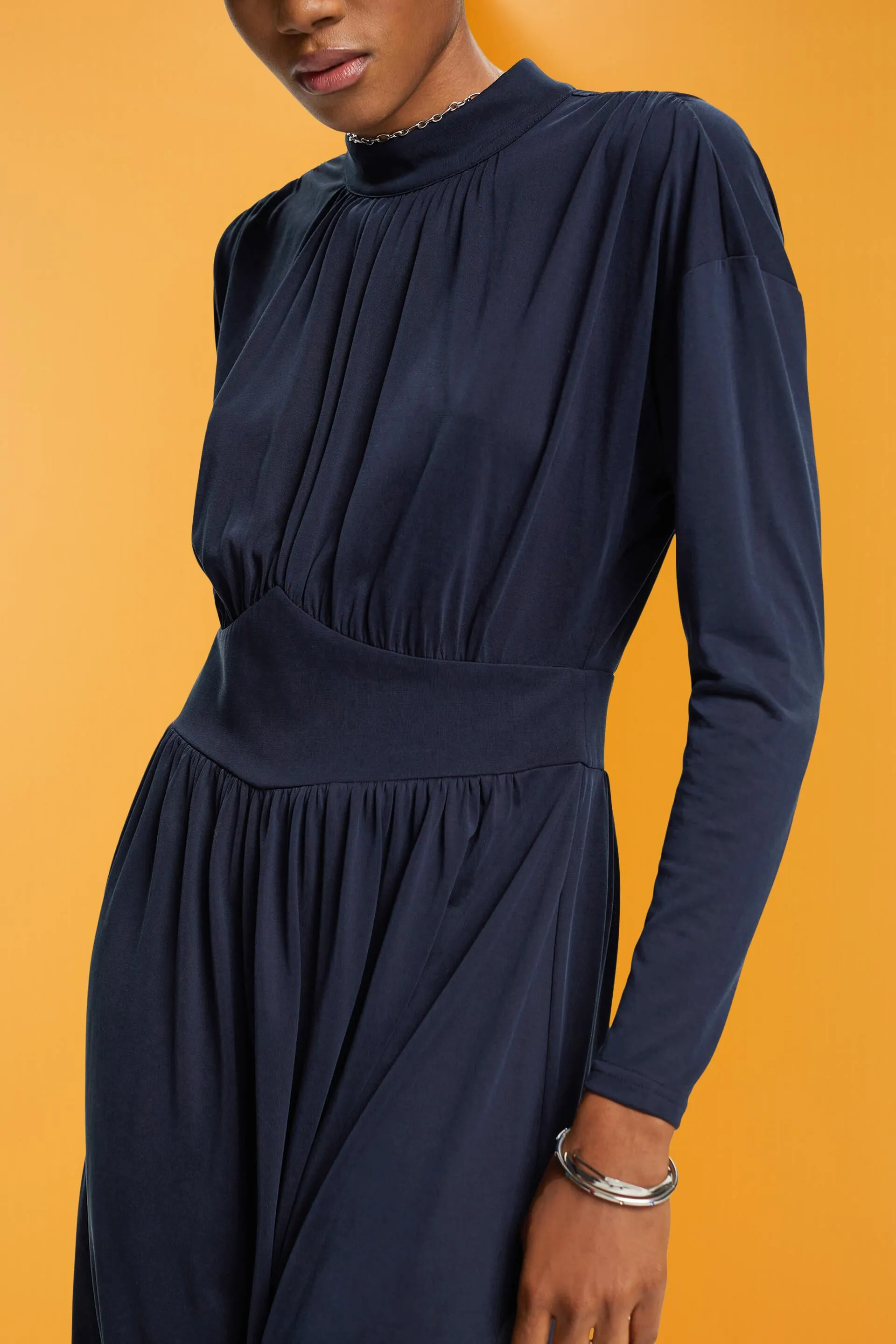 Abito midi drappeggiato