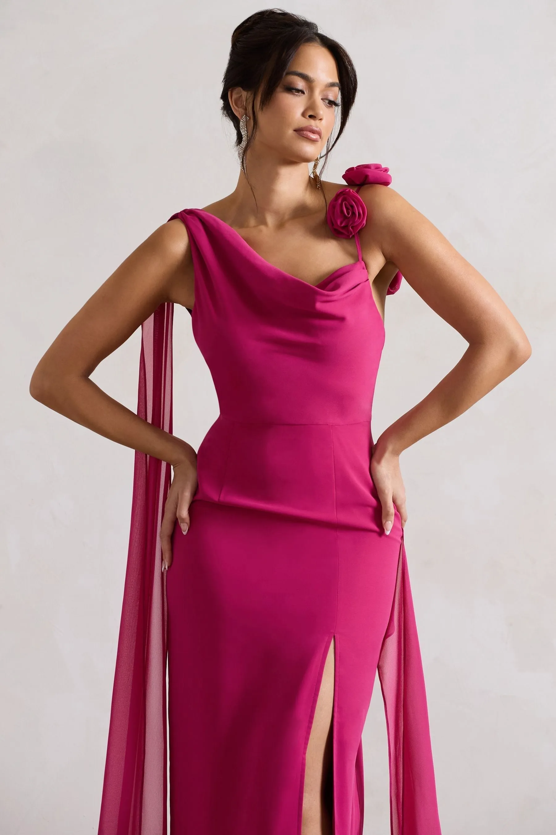 Club L London - Angeline - Abito maxi in chiffon drappeggiato con spacco e fiori