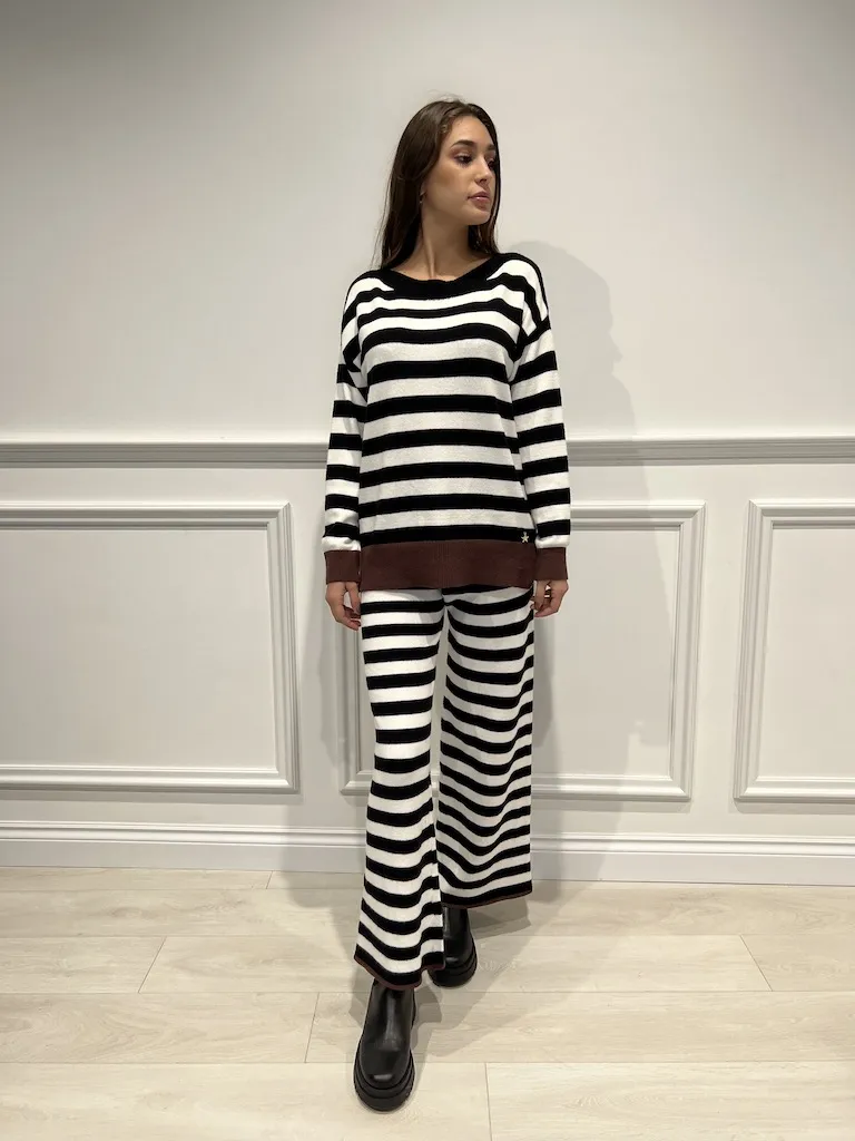 Completo in maglia a righe orizzontali – Souvenir