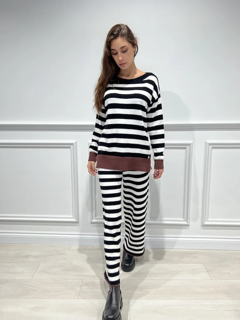 Completo in maglia a righe orizzontali – Souvenir