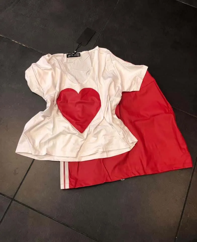 Completo sportivo maglietta e minigonna
