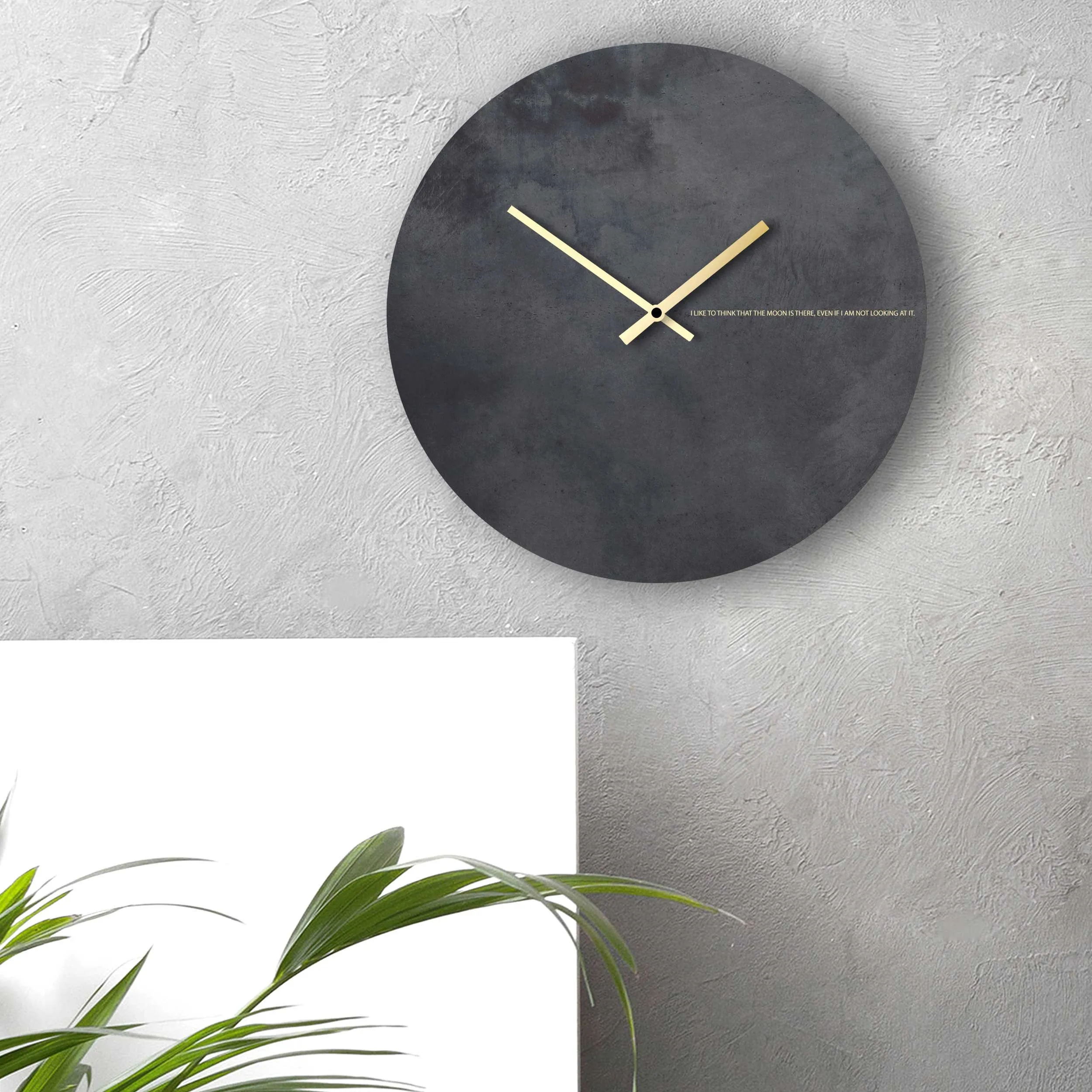 Design Object  Orologio da parete rotondo in metallo dal design minimal ed elegante Moon