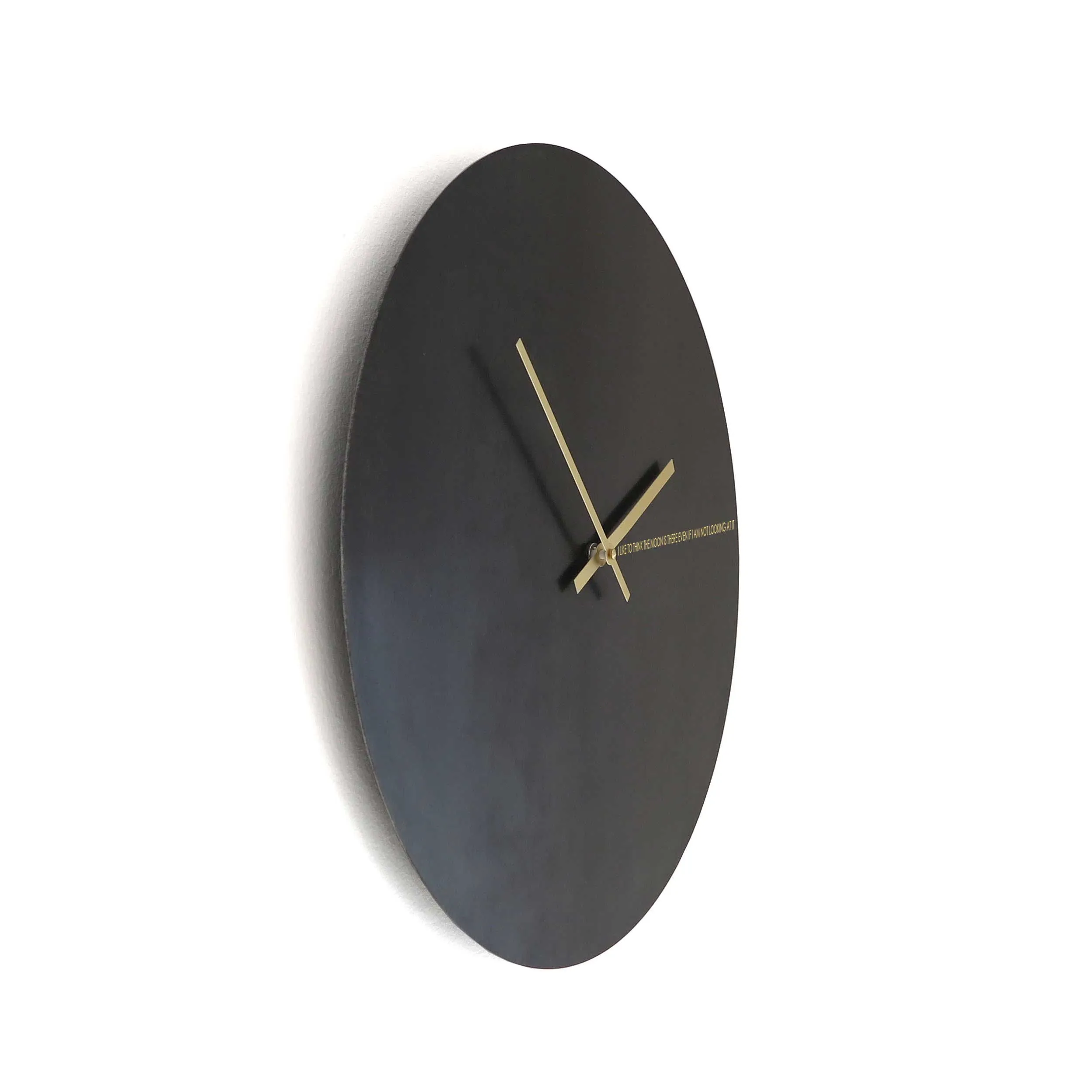 Design Object  Orologio da parete rotondo in metallo dal design minimal ed elegante Moon