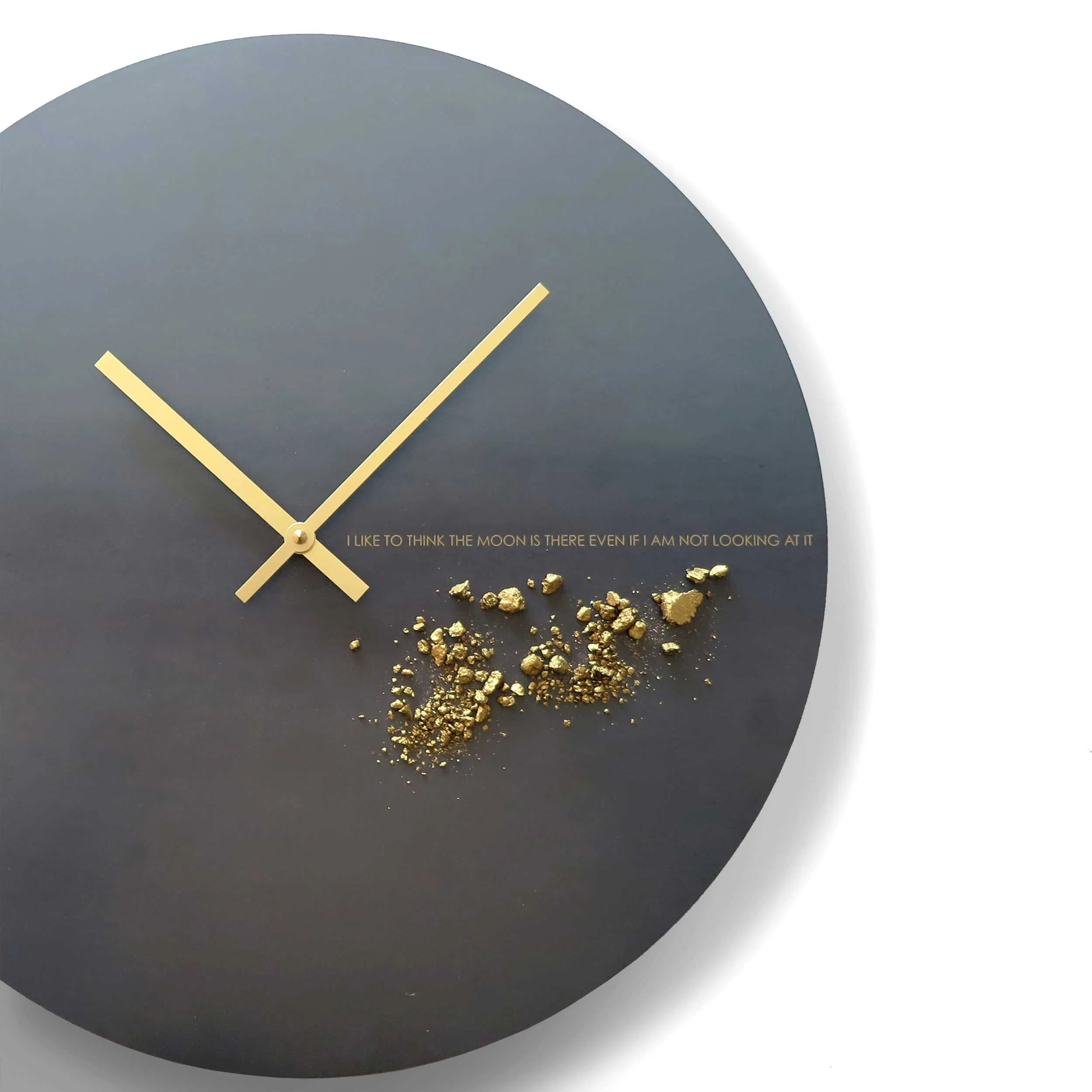 Design Object  Orologio da parete rotondo in metallo dal design minimal ed elegante Moon