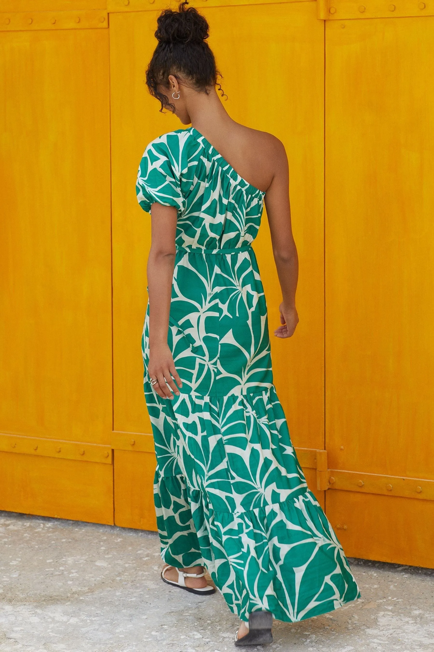Friends Like These - Summer - Abito maxi monospalla in chiffon stampato