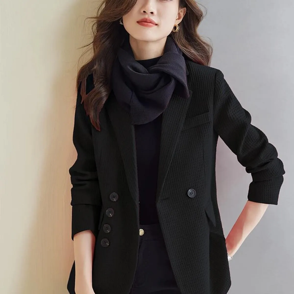 Giacca da donna casual scozzese rossa verde nera Giacca da donna con decorazione a bottoni a maniche lunghe per l'autunno invern