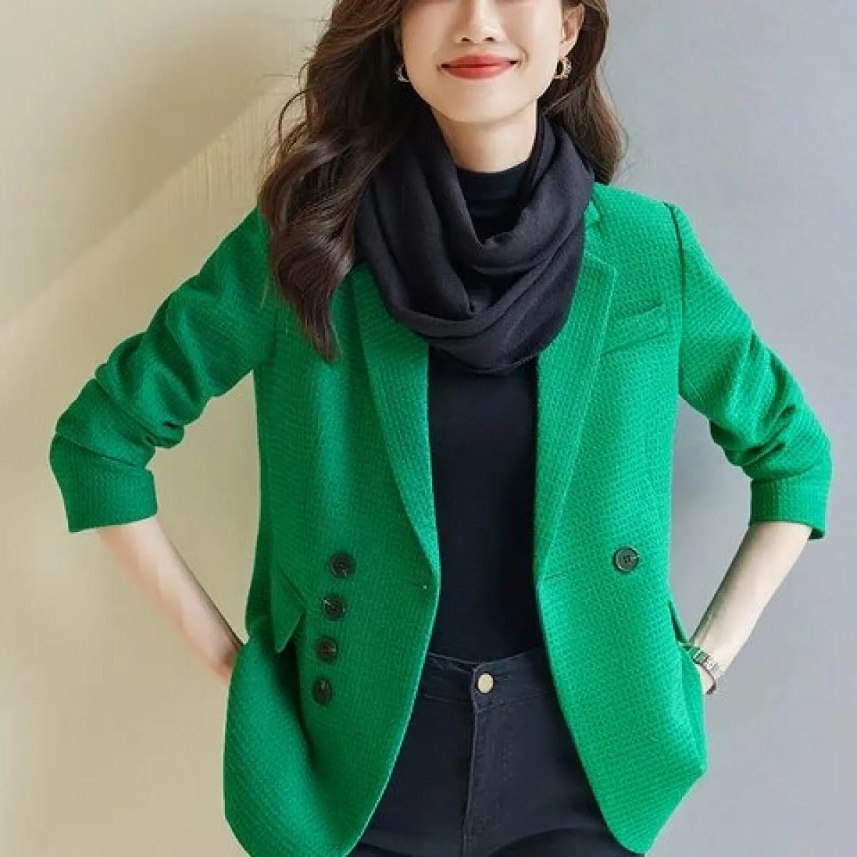 Giacca da donna casual scozzese rossa verde nera Giacca da donna con decorazione a bottoni a maniche lunghe per l'autunno invern