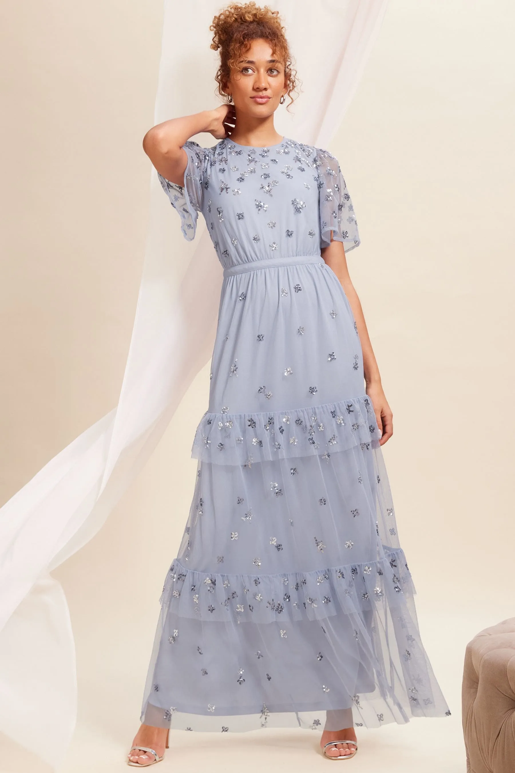 Love & Roses - Abito maxi a balze in rete con decorazioni