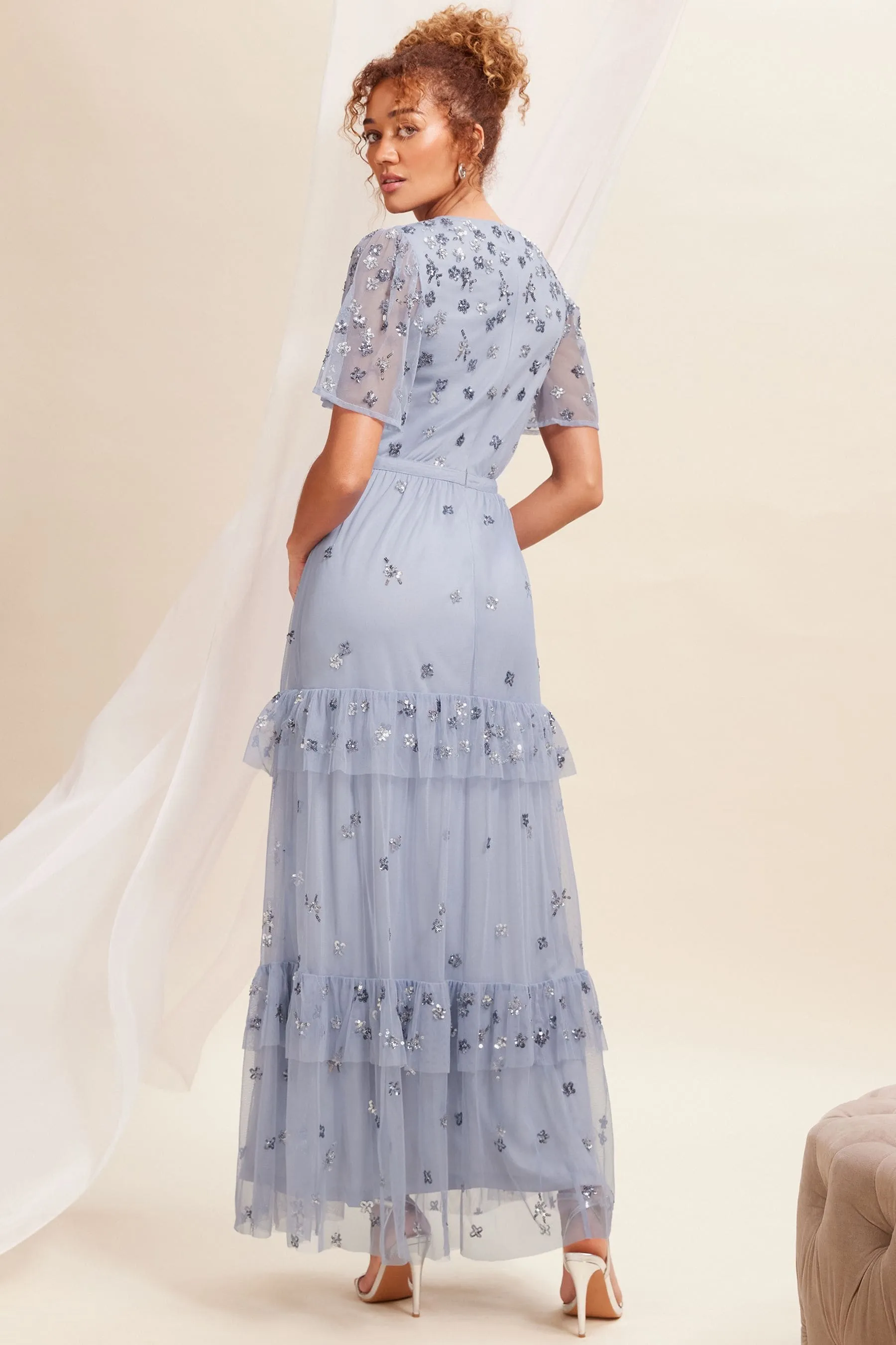 Love & Roses - Abito maxi a balze in rete con decorazioni