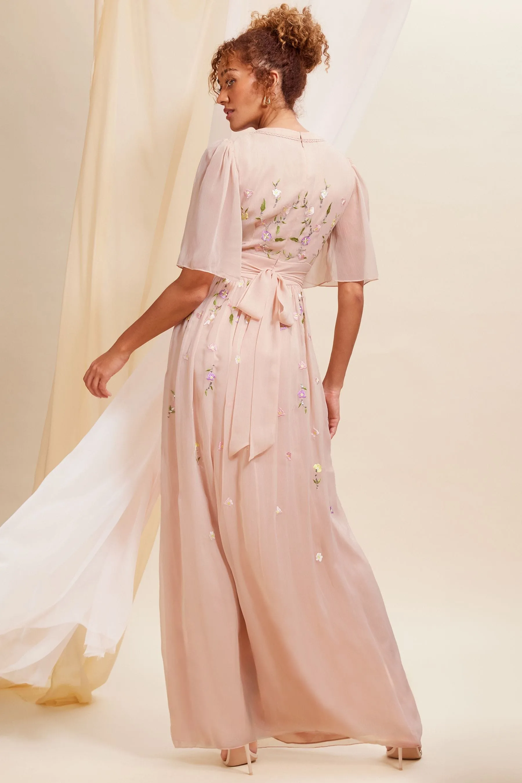 Love & Roses - Abito maxi in chiffon decorato con maniche svasate
