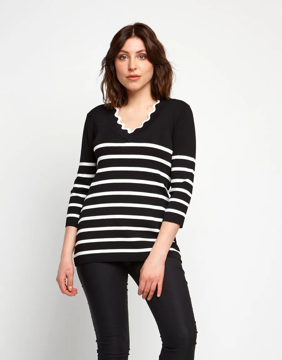 Maglia a righe con scollo ad ondine