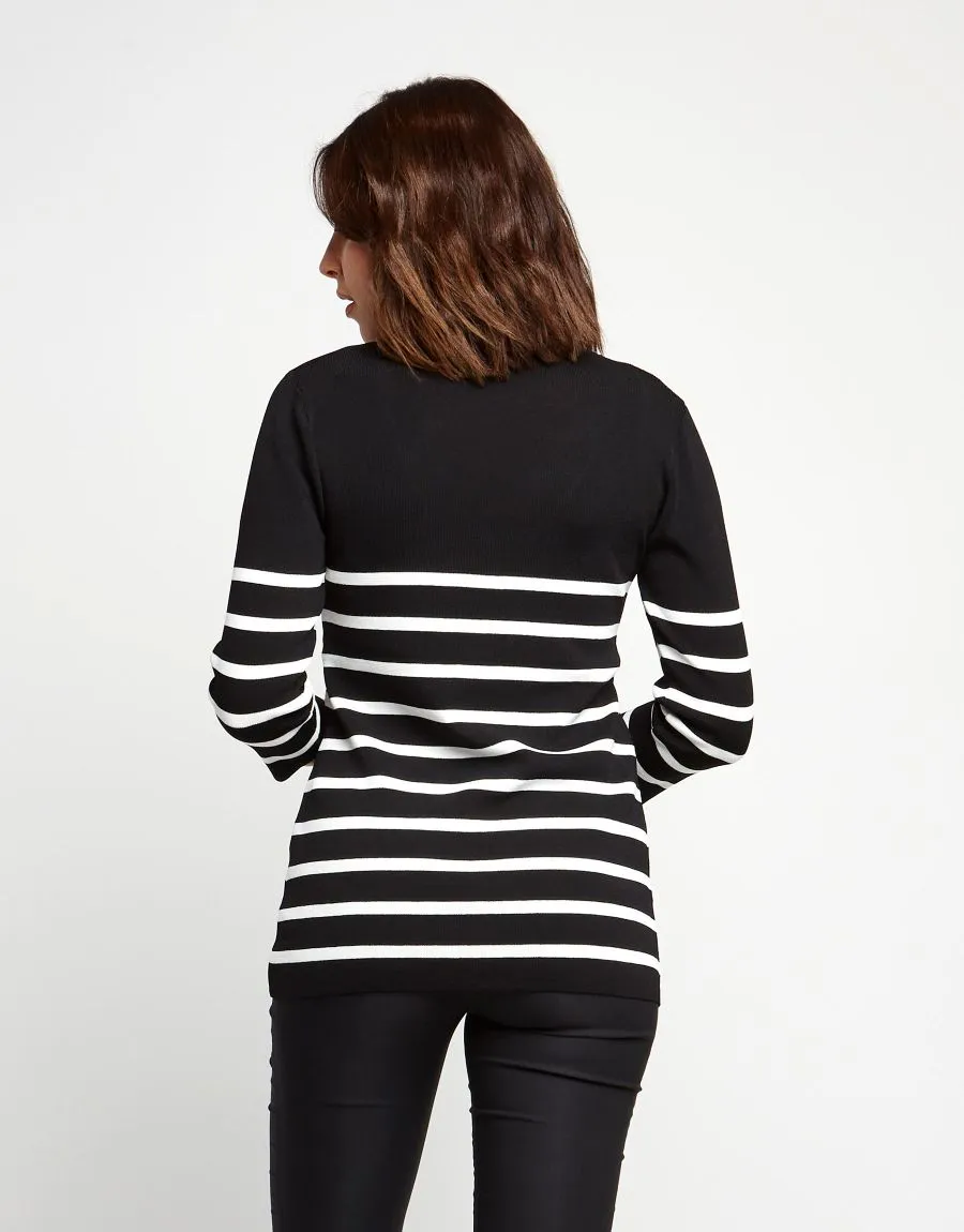 Maglia a righe con scollo ad ondine