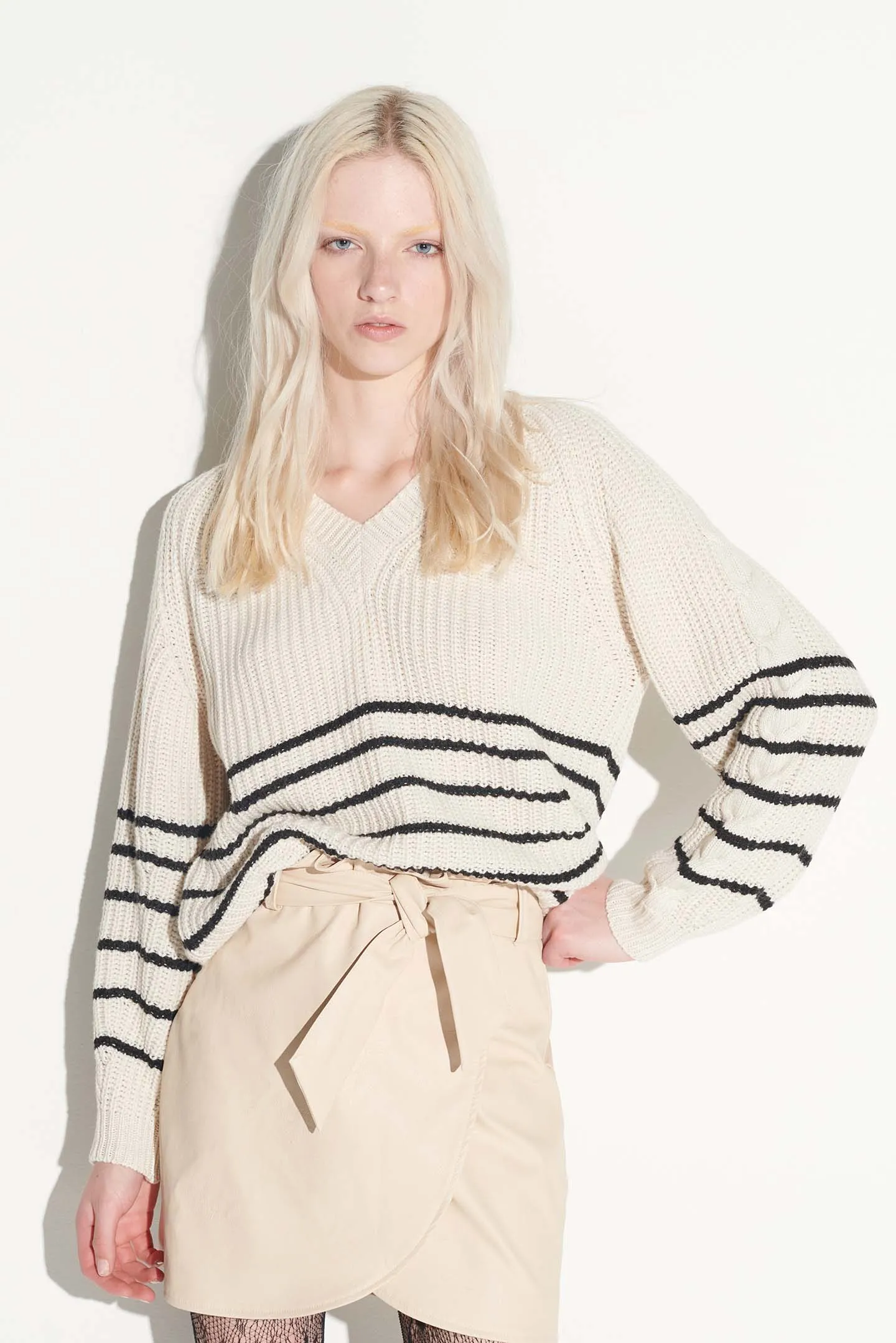 MAGLIA SCOLLO A V FANTASIA A RIGHE