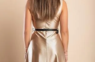 Miniabito realizzato in simil raso, beige