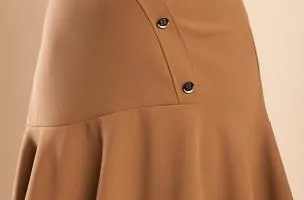 Minigonna con bottoni decorativi, colore cammello