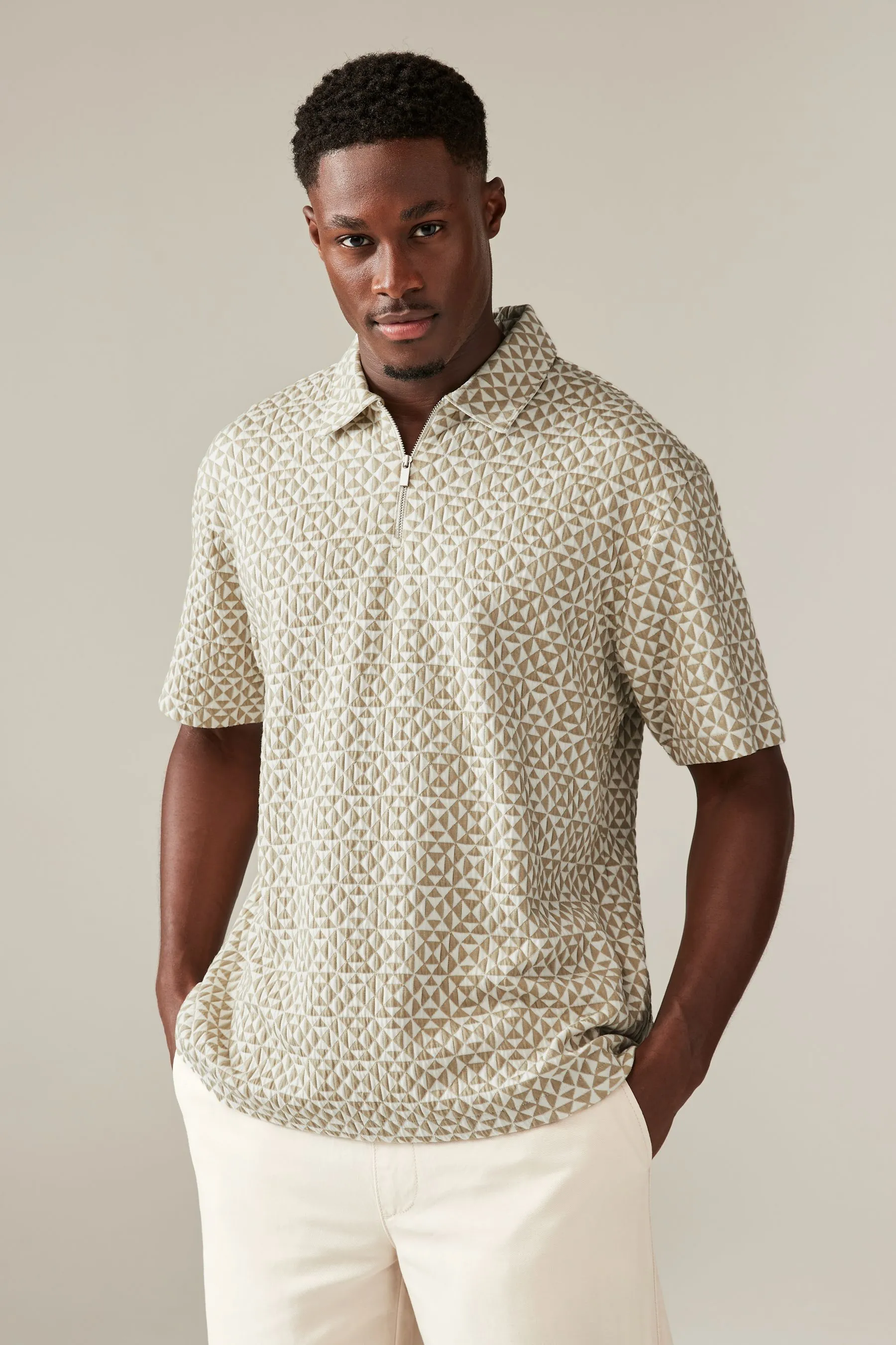 Polo comoda con Con zip