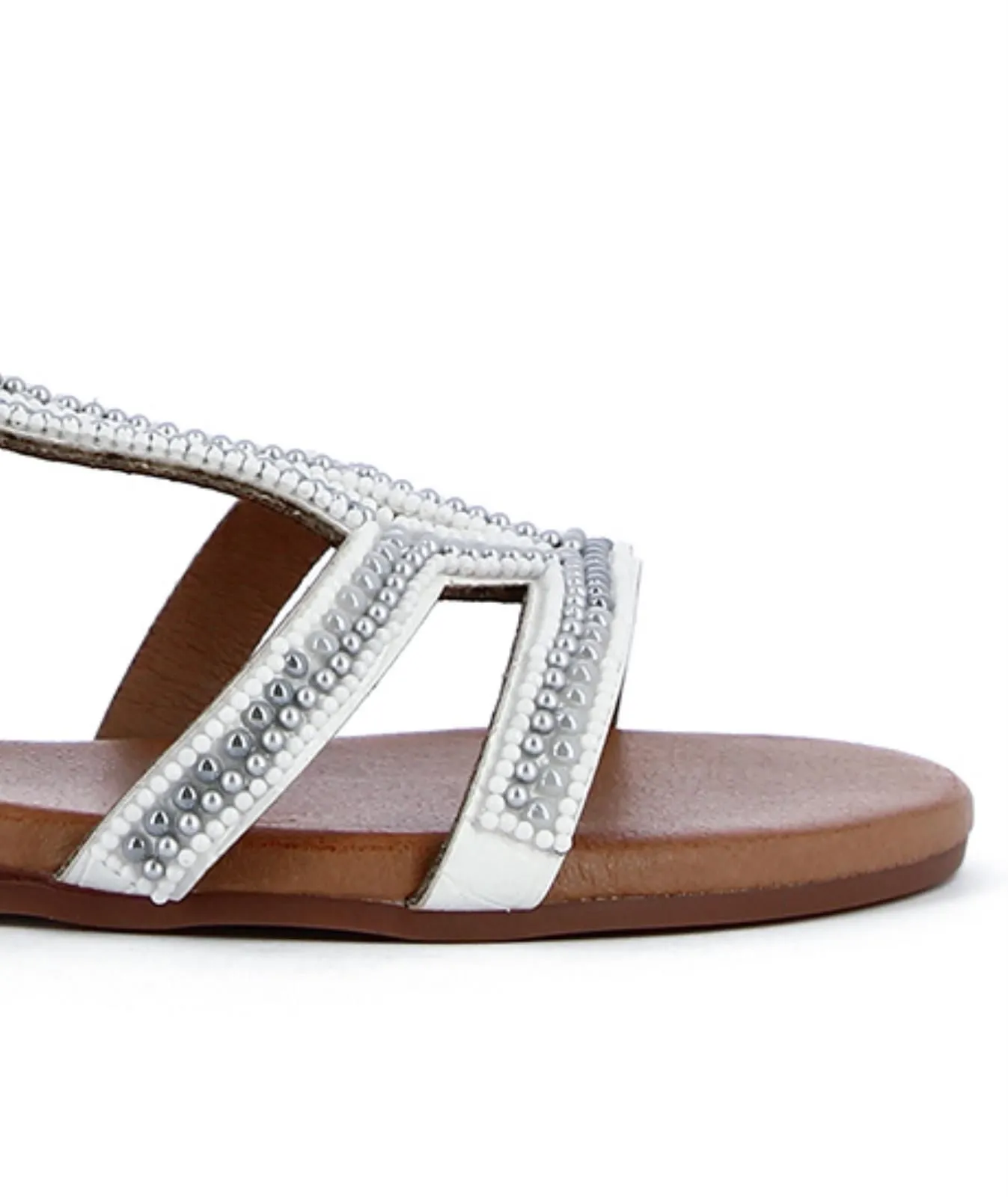 Sandali bassi bianchi con perle e strass