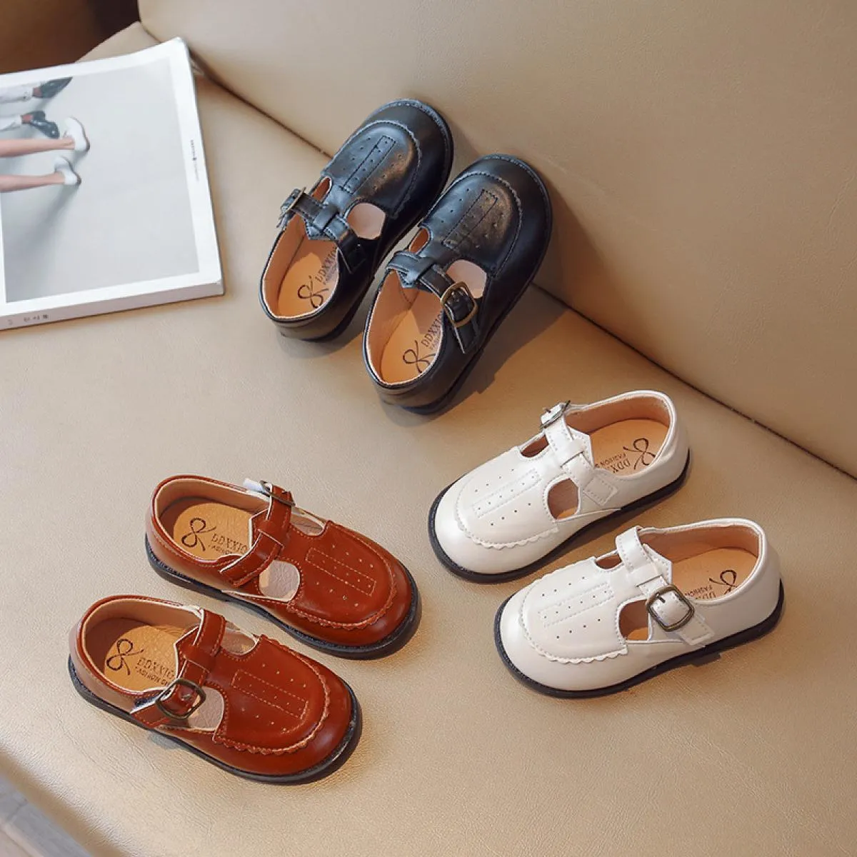 Scarpe in pelle per bambini 2023 Scarpe retrò legate per ragazze Stile britannico Marrone Allmatch Scarpe casual per bambini vin
