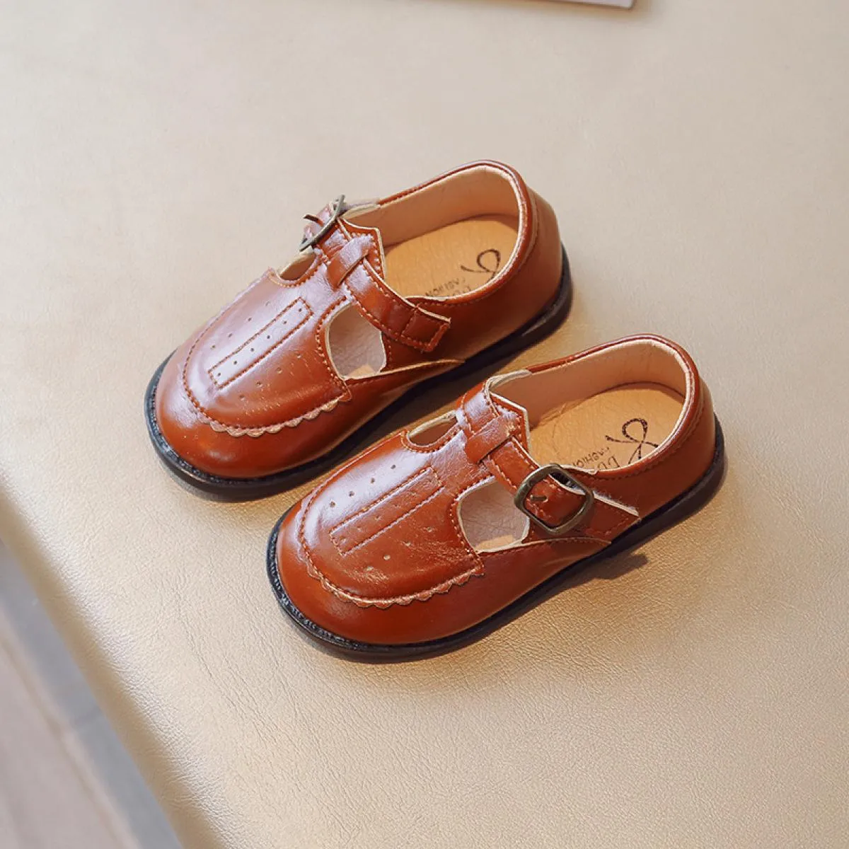 Scarpe in pelle per bambini 2023 Scarpe retrò legate per ragazze Stile britannico Marrone Allmatch Scarpe casual per bambini vin