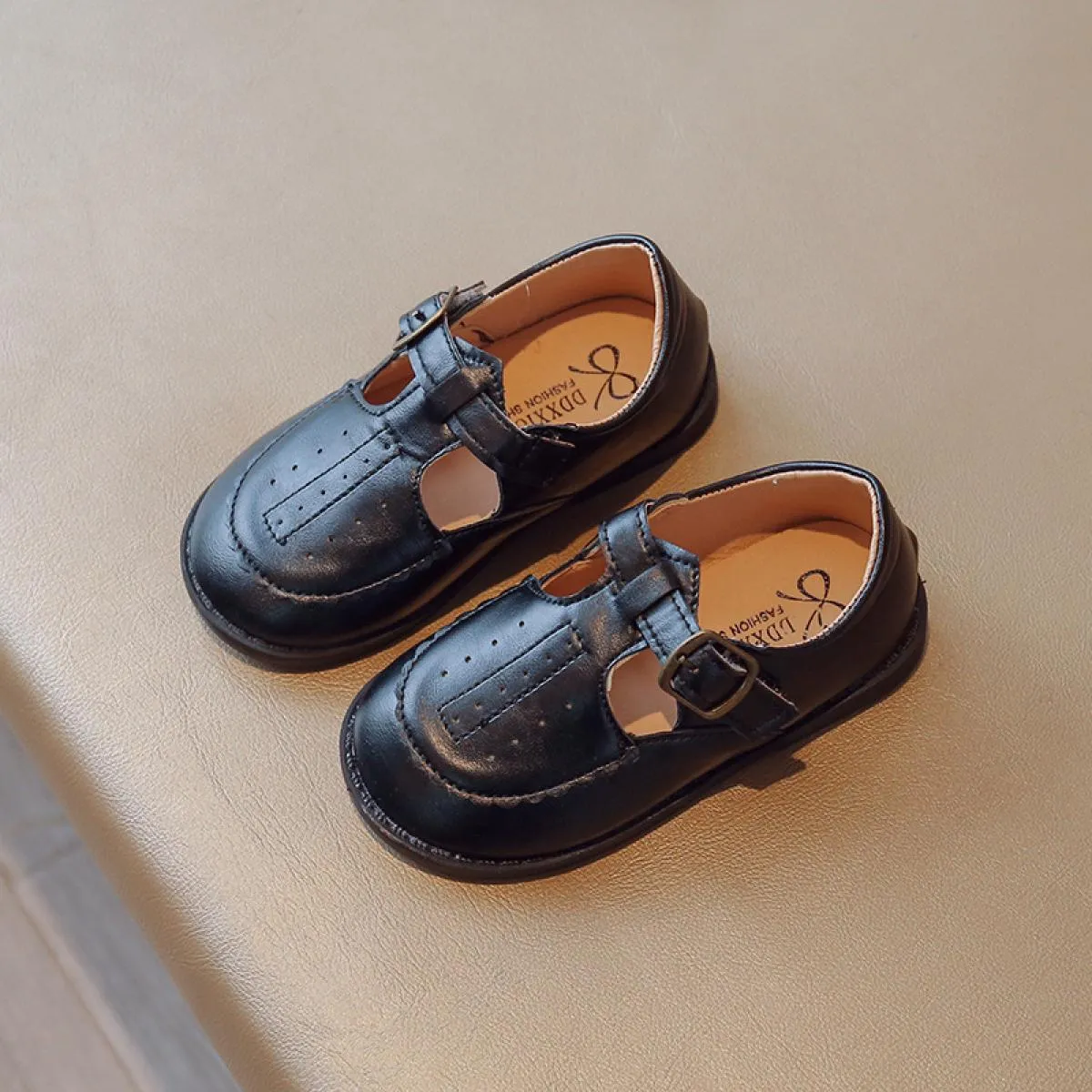Scarpe in pelle per bambini 2023 Scarpe retrò legate per ragazze Stile britannico Marrone Allmatch Scarpe casual per bambini vin