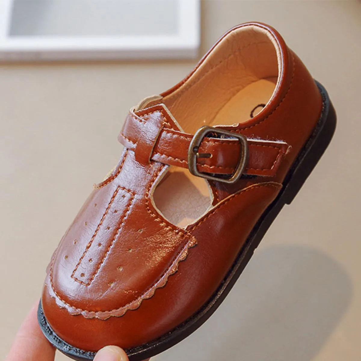 Scarpe in pelle per bambini 2023 Scarpe retrò legate per ragazze Stile britannico Marrone Allmatch Scarpe casual per bambini vin