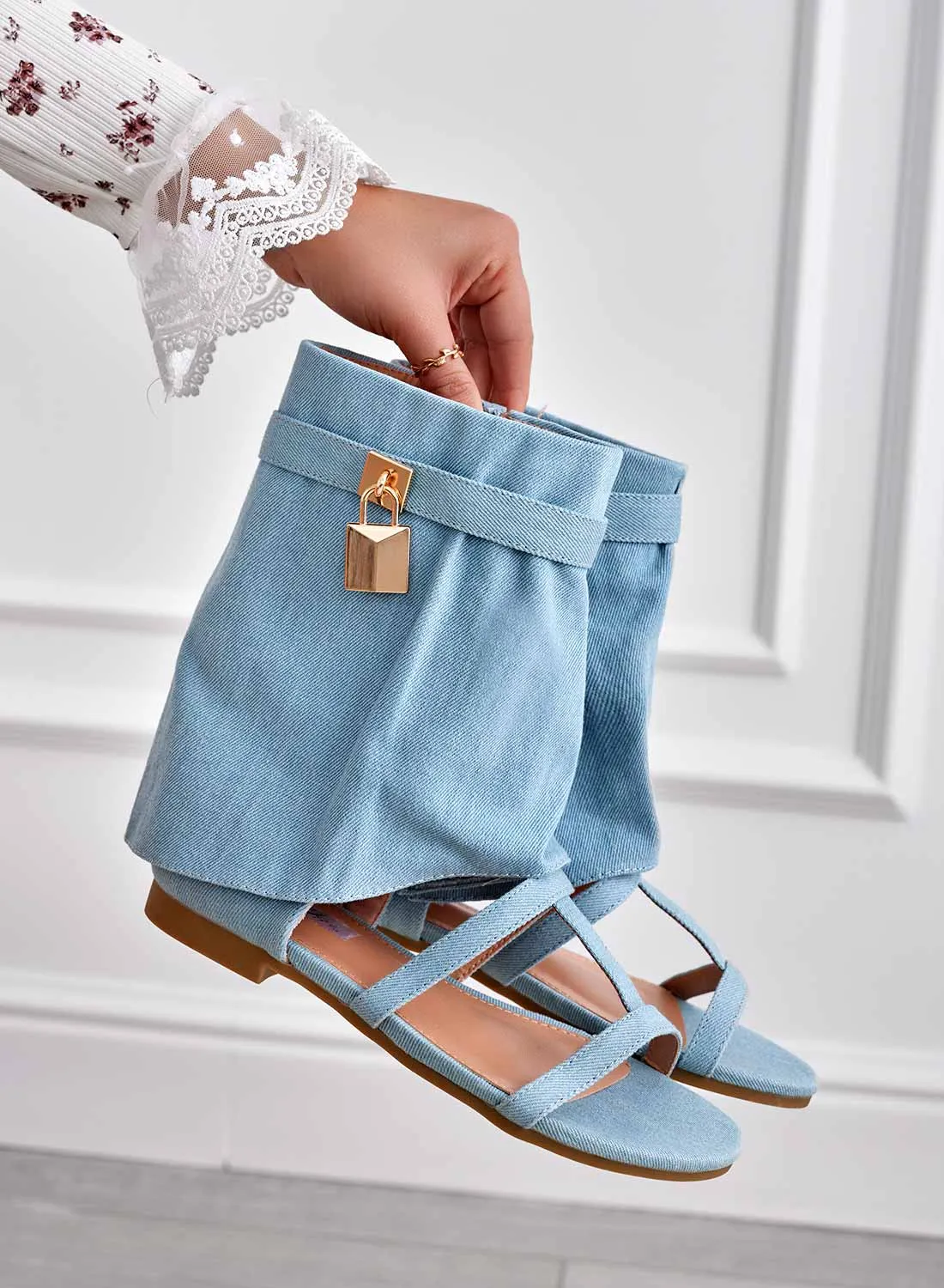 SURY - Sandali blu jeans bassi con risvolto