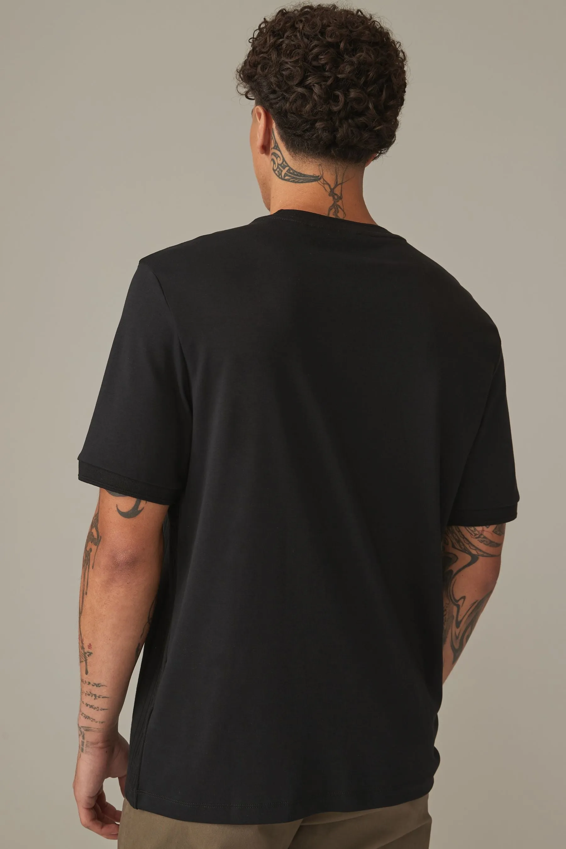T-shirt a righe verticali