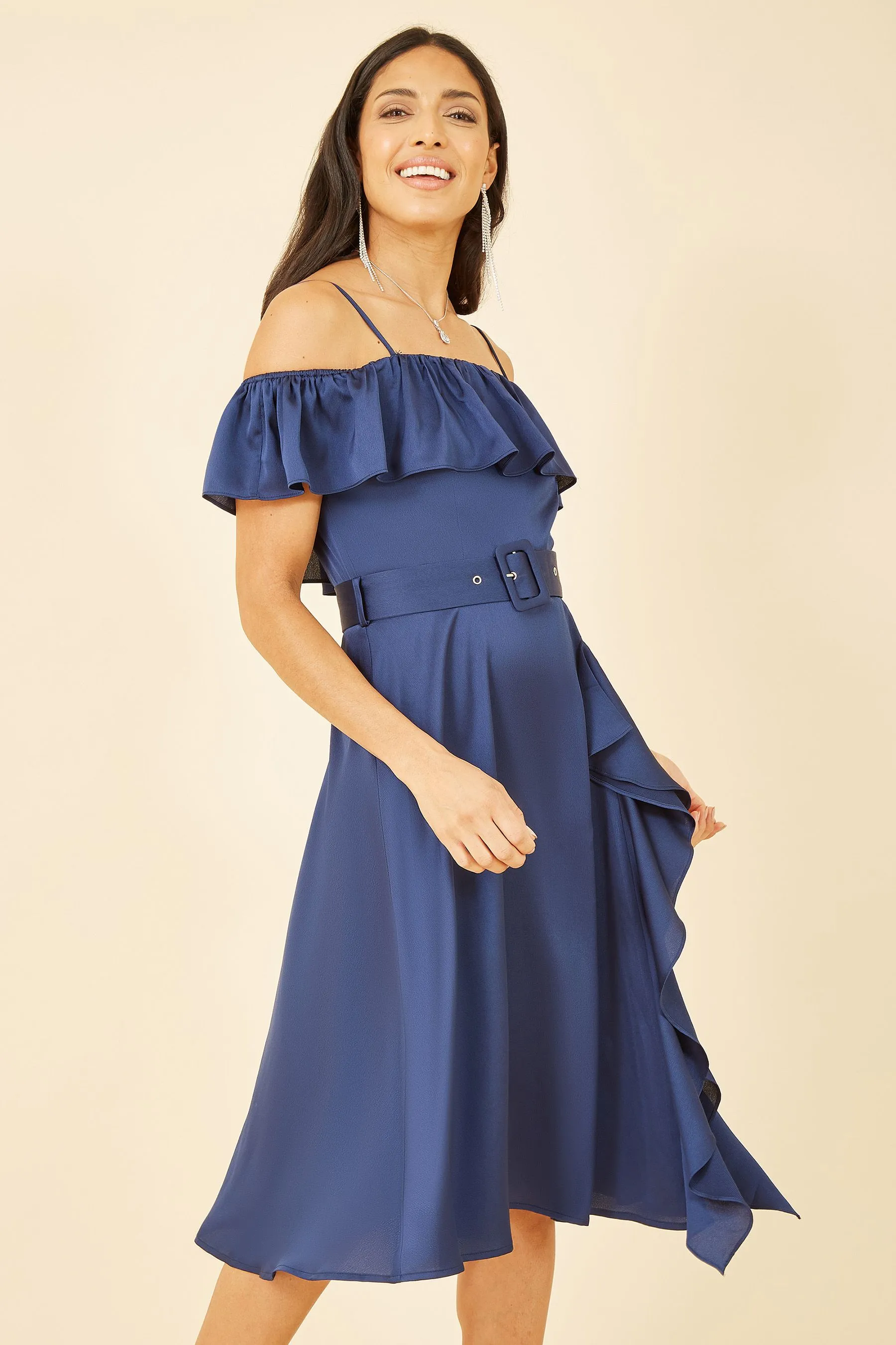 Yumi - Abito Satin con scollo alla Bardot e cintura