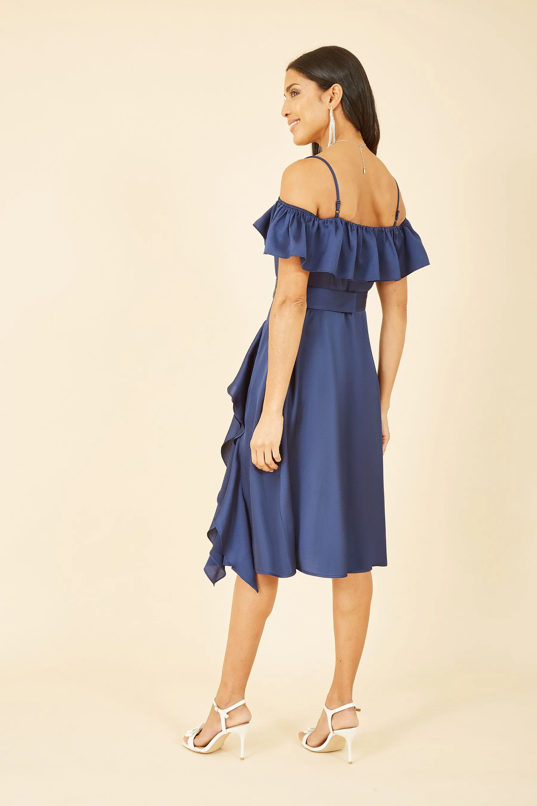Yumi - Abito Satin con scollo alla Bardot e cintura
